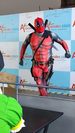 Deadpool #cosplay en la Feria Tatuaje Social 2025 #marvel #marvelcosplay | Sombras de Rebelión