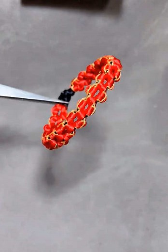 A detailed tutorial on beautiful bracelets is here.#tutorial #bracelet