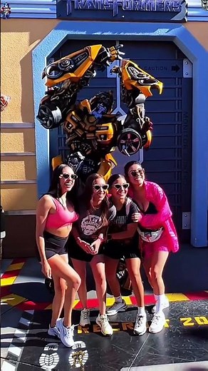 Transformers Moments at Universal#bumblebee #universalstudios #optimusprim #bumblebee#fyp