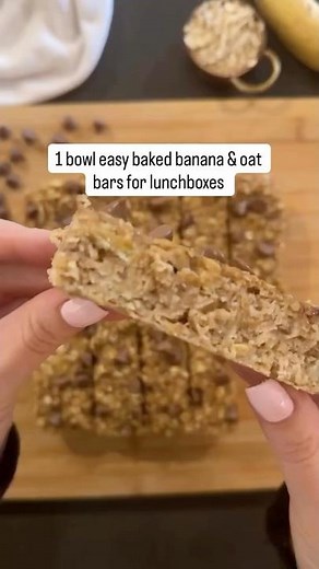 Homemade Baked Banana Oat bars are perfect for lunchboxes