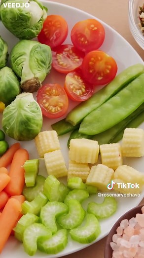 Learn how to create a sensible diet with this fully illustrated cook book. it's full of delicious recipes with easy step by step instructions.