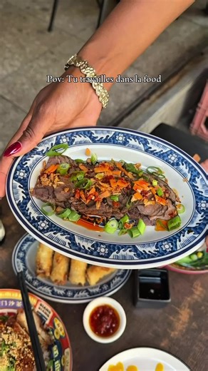 Entre shootings en cuisine, montage vidéo et stratégie social media, mes journées sont bien remplies. J’accompagne restaurants, chefs et concepts food dans le développement de leur image et de leur présence digitale : • Stratégie social media • Création de contenu photo & vidéo • Community management • Personal branding Un métier intense, mais passionnant 🤍