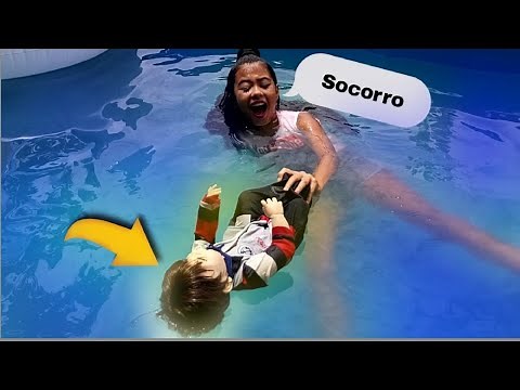 MEU BEBÊ BIEL CAIU DENTRO DA PISCINA! SOCORRO 😱😱Rebound baby fell into the pool