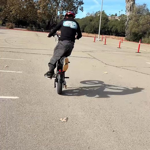 24K views · 80 reactions | ️ Black Friday Retro Ride Sale! ‍♂️ Get ready to turn heads with the sleek & powerful RetroVolt Pro!  2000 W motor | 52 V battery | scrambler design - a stylish ride like no other.  Steal it for just $899 + extra $50 off (code FBWS50)! ⏰ Limited stock, grab yours before BF ends!  Make a statement on two wheels! | Jasion Global | Facebook