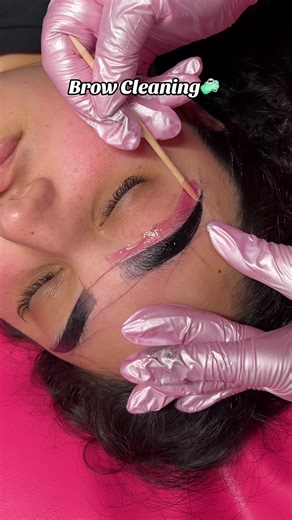 Brow Cleaning Techniques: Master the Art of Waxing