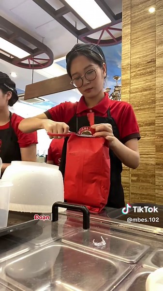 Trải nghiệm thú vị làm việc tại Highlands Coffee