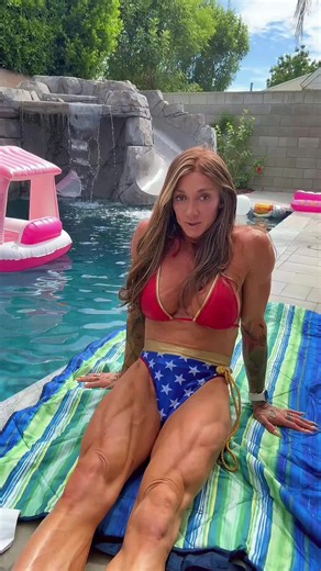 How bodybuilders cut their melons on the 4th ❤️🤍💙🍉🍉 #happy4thofjuly #legs #watermelonsugar #watermelon #quads @Berlin !