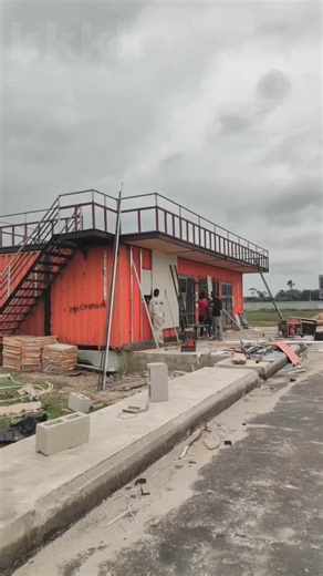 EXO - SKELETON Cladding the shipping containers isn't only for beauty, it also helps to further insulate the building, with this you can create a shipping container build that is both enviro | Shipping Container Homes