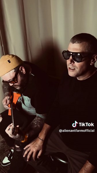 🥶🥶🥶 #alienantfarm #newmusic #portrait