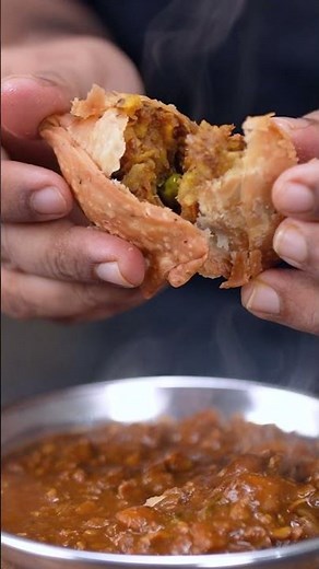 Samosa Chaat Recipe | Street Style Chatpata Swad Ghar Pe | Chef Ajay Chopra #chaatlovers