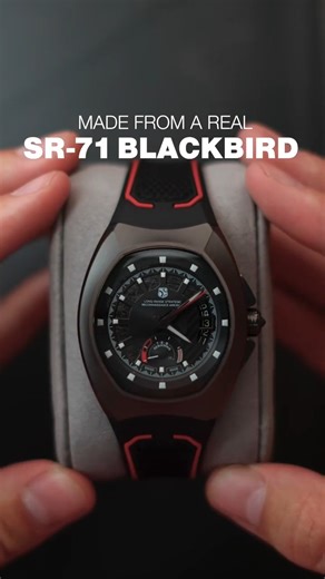 . Habu 全球限量版瑞士製造腕錶， 其設計靈感源自傳奇的 SR-71「Black Bird」偵察機 (機身編號為 61-7956)。 這架標誌性的飛機創造了一項驚人的紀錄： 共完成1454次飛行，累計飛行3967.5小時, 超過了歷史上任何其他SR-71飛機。 SR-71 其鈦合金機身和突破雷達探測的外形， 也同時挑戰了人類和飛行機器的極限. . Habu 全球限量版, 鈦金屬酒桶型錶殼, 灰色 PVD 噴砂處理, 手錶底部面盤取自SR-71 Blackbird 機身鈦金屬 (機身編號 no. 61-7956) . . ll 全球限量 1732 只 _ 台灣首發配額 2只 _ 實品在店 ll . . REC Watches 台北直營專賣店 : ll 台北市富錦街97號 ll (02) 2713 6810 . 總代理直營官網 :https://www.aotime.com.tw/items/13bdb8 (皆會附贈原廠限量贈品) . . #rec #recwatches #blackbird #全球限量 #habu #aviation #aviationlovers #黑鳥偵察機 