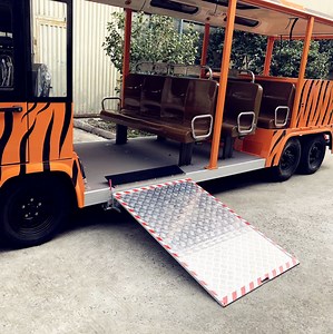 [Hot Item] Manual Wheelchair Ramp for Citybus to Help Wheelchair Occupants Get on Bus