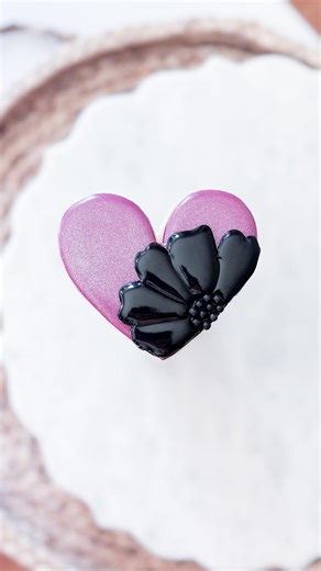Broken Heart🖤💜 When life hands you a broken cookie… you make a dramatic reel😝✨💔. I had a whole other design in mind for this heart, but the floral went so perfectly on top of the broken cookie. Now it’s officially part of the purple Halloween collection 💜🖤👻 Cutter @cameliacutters #cookiedecoratingvideo #asmrlove #halloweencookies #heartcookies #sprinkleseverywhere #sosatisfying | Oh Baby Bakery