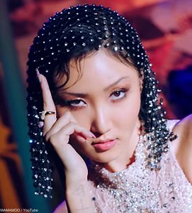 MAMAMOOファサ新曲「HIP」の歌詞に込められた彼女のポリシーとは…「私のファッションは私が決める」