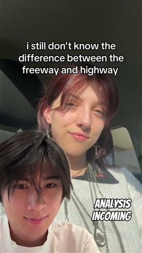 What’s the difference between freeway and highway?