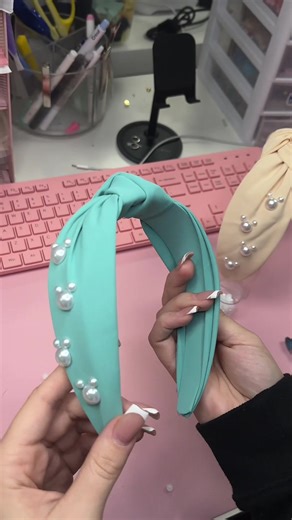 Happy weekend everyone! 🏰✨ The Mini Castle team is busy making magic—here’s a peek at us creating a topknot headband with special Mickey pearls, all hand-placed with love 🤍🎀 Hope your weekend is as magical as this ✨ #MiniCastleTeam #HappyWeekend #HandmadeMagic #MickeyPearls #TopknotHeadband