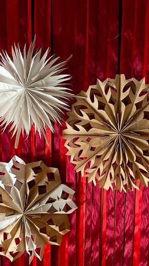 DIY JOY on Instagram: "✂️ Turn brown paper lunch bags into gorgeous snowflakes ❄️💙 if you have a paper bag, you can make this free holiday decorating idea 🔵 Have as many as you want- any pattern looks lovely with a DiY snowflake! Just like the real thing, each one is unique. Plus, upcycled crafts make the best cozy Christmas decor ideas 💫 #papercraft #diy #crafts #christmasdecor #holidaydecor"