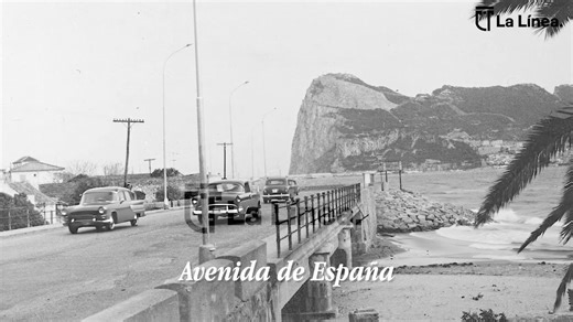 Circulando por la Avenida de España, hasta la antigua aduana de Gibraltar. | La Línea