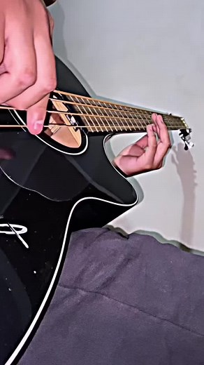 Cómo tocar 'Amapola' de Natanael Cano en Bajoloche