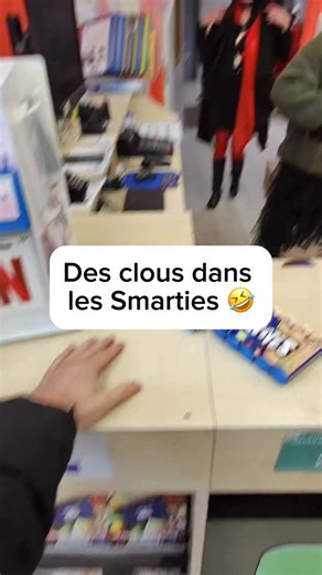 Heureusement que c’était faux… #prank #pov #magie #cameracachee #pourtoi | Léon le magicien