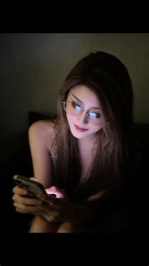 曾经那个死犟，不向任何人低头，爱笑的女孩子，现在可以一言不发的坐一天。 #祝她铮铮祝她昂扬 #希望有人能真的爱我