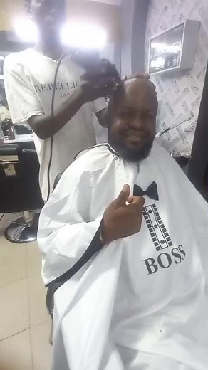 #Baba having hair cut@Arinas Barber..Tassia complex...Hayaaa,karibu