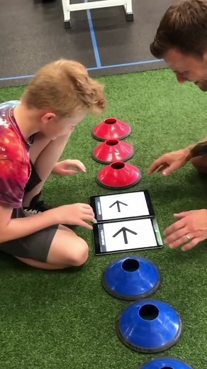 little dude should’ve lost for grabbing it at the wrong time (jeff.blue.tape/IG) #training #drill #reaction #handeye #fast