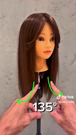 前髪をゴムで縛って切る角度の違いを比べてみました！ セルフカットにオススメです！ I compared the difference in angles of cutting my bangs by tying them with rubber! It is recommended for self-cutting! 比较了用橡皮筋把刘海绑起来剪的角度差异！ 推荐给自己剪发！ 앞머리를 고무로 묶고 자르는 각도의 차이를 비교해 보았습니다! 셀프 컷으로 추천합니다! ¡Comparé la diferencia de ángulo entre atar mi flequillo con goma! ¡Se recomienda para autocorte! Eu comparei a diferença de ângulo entre amarrar minha franja com borracha! É recomendado para autocorte! قارنت الفرق في الزاوية بين ربط الانفجارات بالمطاط! يوصى به