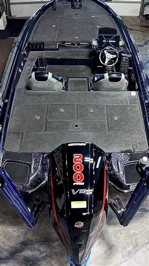 H.O.E on Instagram: "Phoenix 819 Pro rigged with Pro-Guide power and ALL H.O.E equipment. Hennessey Harmess, H.O.E Mounts, H.O.E Nav-Light & Ulta-Mat 🦾 #whorigstheboats #hennesseyharness #hoemounts #ultamat #bassboat #bassfishing #phoenixboats"