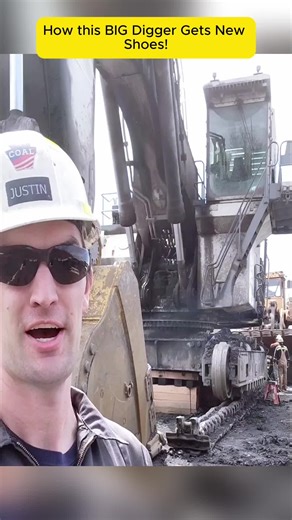 How this BIG Digger Gets New Shoes! #excavator #earthmovers #digger #backhoe #liebherr #mining #dirt #grease #construction #heavyequipment