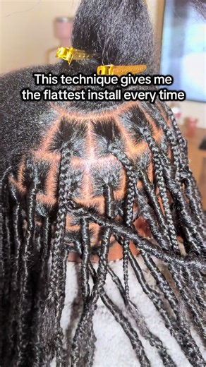 Beginner Friendly Loc Tutorial🎀 I’ve always gotten the best results with this technique. A great way to secure the loc, protect the clients hair health and a flat install. This is the only way I’ll install a loc! ♥️ Save this post for later & and follow me for hair content! #loctutorial #braider #fauxlocs #fyp #protectivestyles