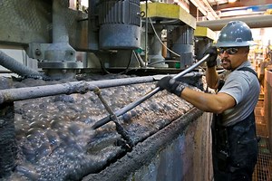 Investors shy away from gold, buy palladium