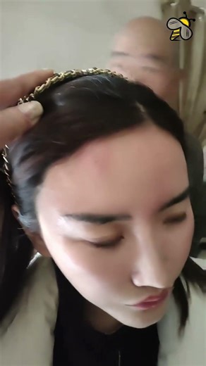 3月21日，江西南昌新建县白水湖白山村，中共警察穿便服进入村民家中“抓赌”时打伤村民，被围。近期，中国南方省份出现多起警察“抓赌”事件，其实就是老百姓打小麻将。经济不行的时候，抓赌、扫黄、抓摊贩这