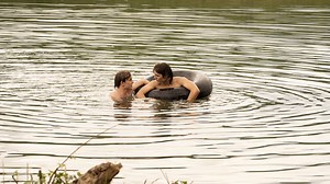 Les Ailes Collées - French Trailer