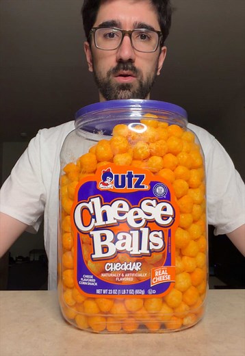 1.5 lbs cheese balls, no water. these were dry as hell #nowater #foodchallenge #eatingchallenge #mukbang #fyp