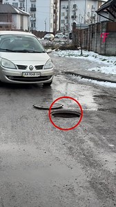 Brave woman: Among men, she displays courage by closing the hatch. #FabiosaKindness #Fabiosa #kindness #respect #helpingothers | Fabiosa Philippines