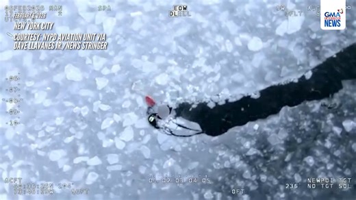 PANOORIN: Kuha sa aerial footage and pagsagip ng mga awtoridad sa tatlong biktima na nahulog sa nagyeyelong tubig sa Jamaica Bay sa Far Rockaway sa Queens, New York. Nagtulong-tulong ang New York Police at Fire Department para agad na maiahon ang tatlong biktima na posibleng dumanas ng hypothermia at frostbite. Unang nakita ng mga saksi ang tatlong biktima na naglalakad sa ibabaw ng nagyelong Jamaica Bay pero bigla umanong bumigay ang yelo na tinutuntungan ng mga ito. Kasalukuyang inoobserbahan 