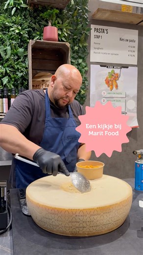 𝗪𝗶𝗷 𝗻𝗲𝗺𝗲𝗻 𝗷𝘂𝗹𝗹𝗶𝗲 𝗺𝗲𝗲 𝗻𝗮𝗮𝗿 𝗠𝗮𝗿𝗶𝘁 𝗙𝗼𝗼𝗱 👀🍴 Bij Souad en Ahmed proef je het beste van de Marokkaanse en Italiaanse keuken, met verse mediterrane producten die met zorg worden bereid. Of je nu hier eet of iets lekkers meeneemt voor thuis, smaak staat altijd voorop.