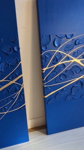 11K views · 4.6K reactions | J'ai explosé mon quota de temps passé sur ce tableau. Mais ça valait le coup !  Sorry pour la voix de , les reliquats de la maladie en plein été vois tu ! Toi tu préférais avec plusieurs bleus ou un seul ?  MP pour les commandes personnalisées #artlover #decorationdinterieur #artcollector #texturedart #artcontemporain | Célia'rt & Deco | Facebook