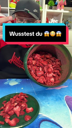 🍓 Gefriergetrocknete Erdbeeren – 400g XXL EIMER 🍓 Du zahlst im Discounter für 25g Mini-Tüte oft schon 3–5€… 👉 hier bekommst du 400g Premium-Erdbeeren zum Hammerpreis! ✅ 100% Erdbeeren – keine Zusätze ✅ ultra knusprig & voller Geschmack ✅ perfekt für Müsli, Joghurt, Shake, Backen & Snacks ✅ riesen Vorrat – reicht ewig! ⚠️ Wer sparen will, nimmt den Eimer – Discounter kann da nicht mithalten. 👉 Jetzt im TikTok Shop sichern, bevor der Preis wieder steigt! #g#gefriergetrocknete#erdbeerens#snackl