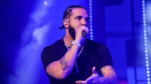 Video shows fan throw cell phone at Drake during Chicago concert