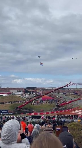 Davina Michelle zingt Wilhelmus tijdens laatste Dutch Grand Prix