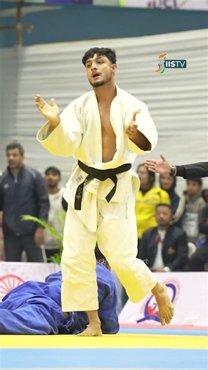 Aditya Solanki gets the crowd going with his 🥇 at the #SeniorNationals