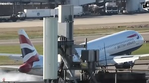 L’atterrissage raté d’un avion filmé en direct à Londres (vidéo)