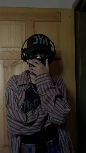 The damn lizard button y/n annoys me with🥲🙏🏻🥀 #booktok #fyppppp #creatersearchingsight #masktok #rebelfam