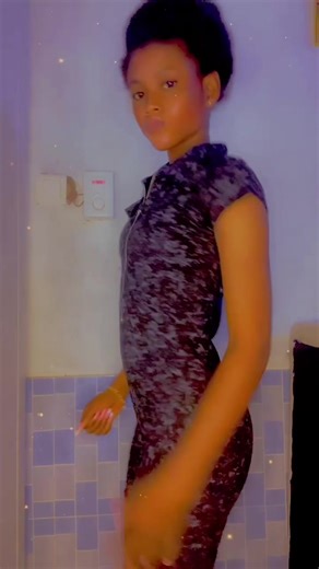 Follow me to the salon. Let me show you how I got my nice hairstyle.😂#fypシ゚ #missjelly I’m the only one who have this hairstyle truth me 😫I don’t know whether it’s oven but I still entered ,guys please no one should insult me ooooo ###tending_video##goviral##hairstyle