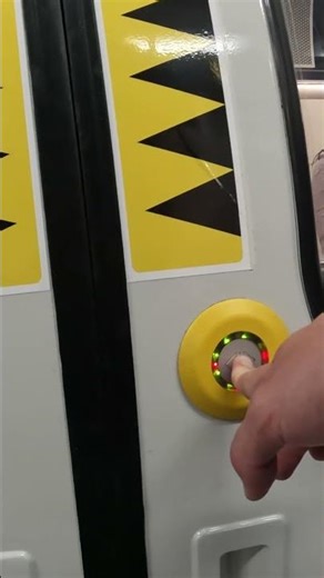 Melbourne Train Doors // HCMT Door Problem