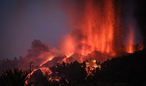 La Palma: Canary Islands volcano continues to erupt