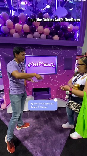Aphmau’s booth at VidCon was so cute & tons of fun!! I wish I could’ve gotten more out the claw macines but my luck wasn’t there this weekend apparently 😩😂🫣 can’t wait to unbox my mystery meemeow keychain! 🤩💕 #aphmau #aphmaumysteryplush #aphmaumysterymeemeow #aphmauvidcon #vidcon #vidcon2023 #shutupkole