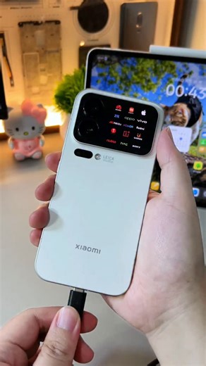 462K views · 24K reactions | The quality of the Xiaomi 17 Pro's back screen is still improving. Some developers have even adapted charging animation effects for this screen; will yours display the same? #Xiaomi17Pro #Xiaomi17ProBackScreen | Tech way | Facebook